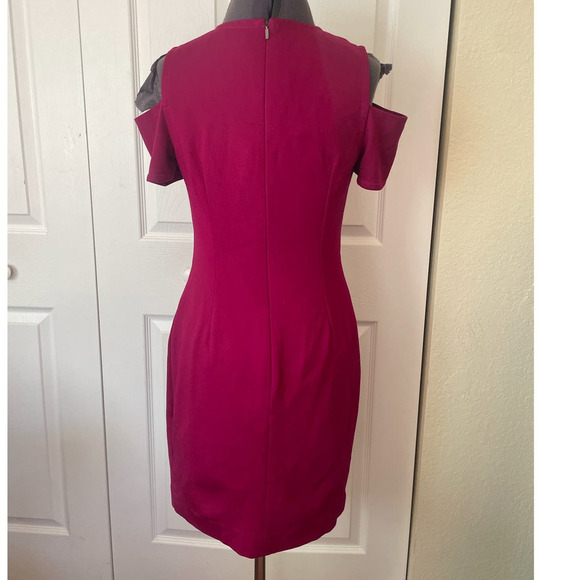 Trina Turk Judith Bodycon Cold Shoulder Dress in Loganberry Fuchsia • Size S 🗣 - Picture 3 of 4